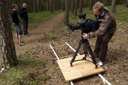 Rigging av kamera i skogen